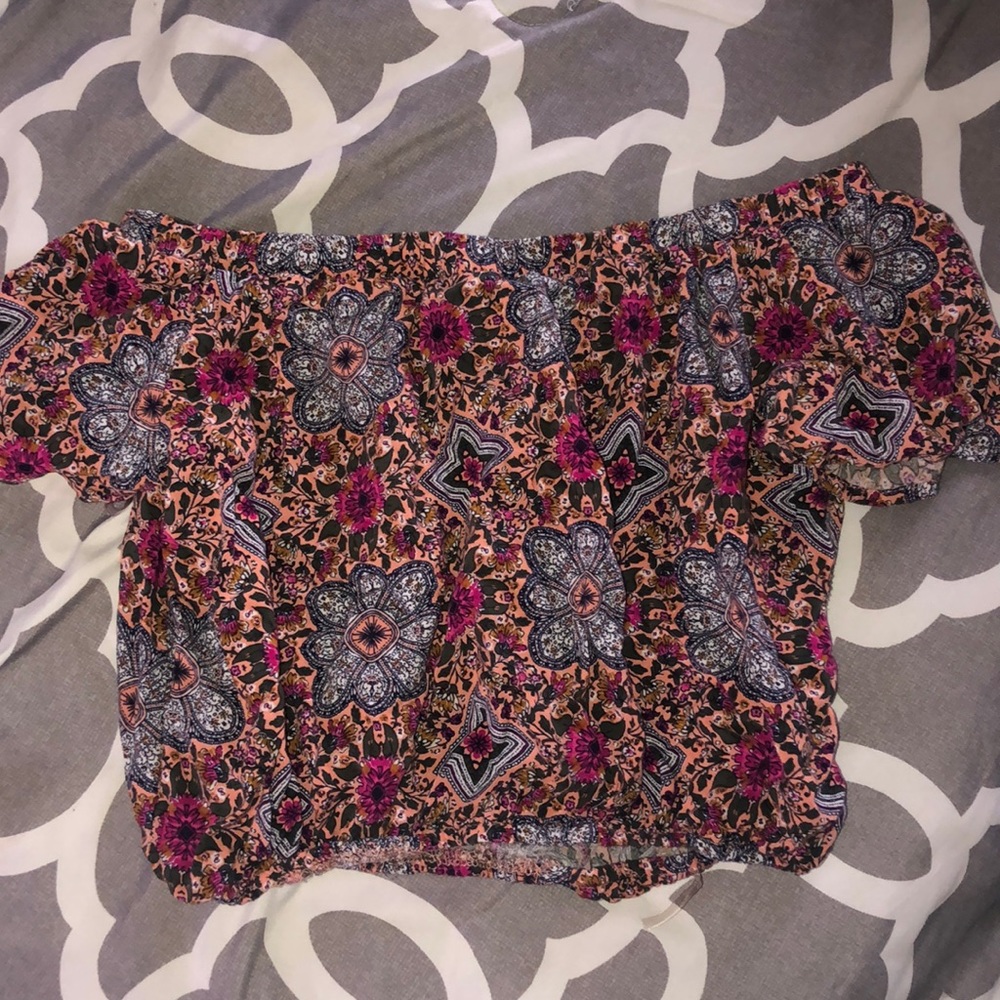 Off the should crop top!